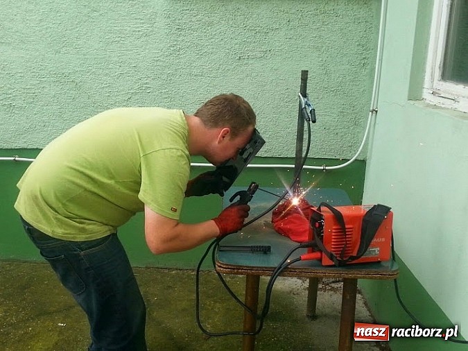 Zdjęcie w galerii na portalu naszraciborz.pl: Ekipa z Raciborza weźmie udział w tegorocznej edycji rajdu charytatywnego Złombol wiadomości z regionu