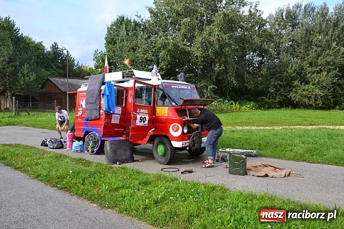 Zdjęcie w galerii na portalu naszraciborz.pl: Ekipa z Raciborza weźmie udział w tegorocznej edycji rajdu charytatywnego Złombol wiadomości z regionu