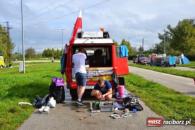 Zdjęcie w galerii na portalu naszraciborz.pl: Ekipa z Raciborza weźmie udział w tegorocznej edycji rajdu charytatywnego Złombol wiadomości z regionu