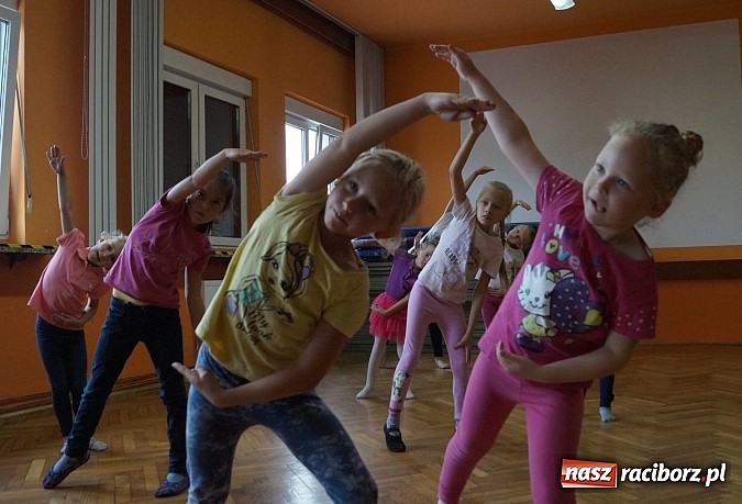 Zdjęcie w galerii na portalu naszraciborz.pl: W Gminnym Centrum Kultury w Nędzy trwają lekcje baletu  wiadomości z regionu