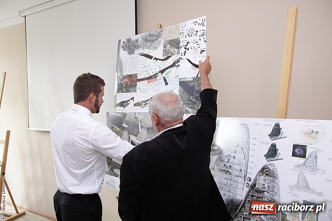 Zdjęcie w galerii na portalu naszraciborz.pl: Pierwsza obrona w raciborskiej PWSZ za nami - Maciej Dwojak wysoko zawiesił poprzeczkę wiadomości z regionu