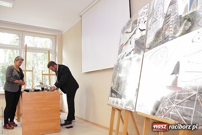 Zdjęcie w galerii na portalu naszraciborz.pl: Pierwsza obrona w raciborskiej PWSZ za nami - Maciej Dwojak wysoko zawiesił poprzeczkę wiadomości z regionu