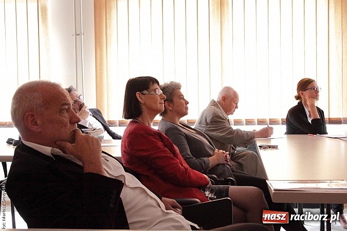 Zdjęcie w galerii na portalu naszraciborz.pl: Pierwsza obrona w raciborskiej PWSZ za nami - Maciej Dwojak wysoko zawiesił poprzeczkę wiadomości z regionu