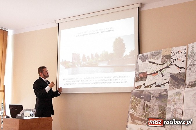 Zdjęcie w galerii na portalu naszraciborz.pl: Pierwsza obrona w raciborskiej PWSZ za nami - Maciej Dwojak wysoko zawiesił poprzeczkę wiadomości z regionu