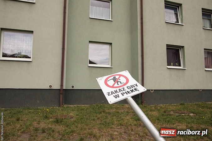 Zdjęcie w galerii na portalu naszraciborz.pl: Batalia o plac zabaw na osiedlu RTBS  wiadomości z regionu