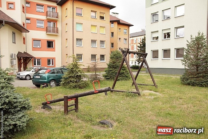 Zdjęcie w galerii na portalu naszraciborz.pl: Batalia o plac zabaw na osiedlu RTBS  wiadomości z regionu