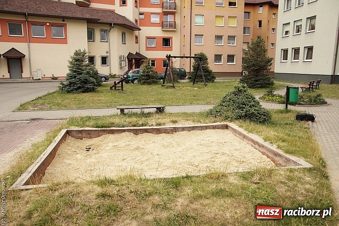 Zdjęcie w galerii na portalu naszraciborz.pl: Batalia o plac zabaw na osiedlu RTBS  wiadomości z regionu