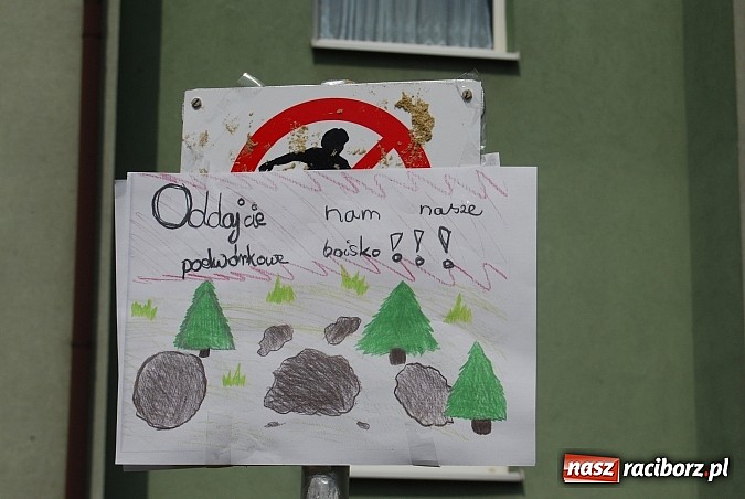 Zdjęcie w galerii na portalu naszraciborz.pl: Batalia o plac zabaw na osiedlu RTBS  wiadomości z regionu