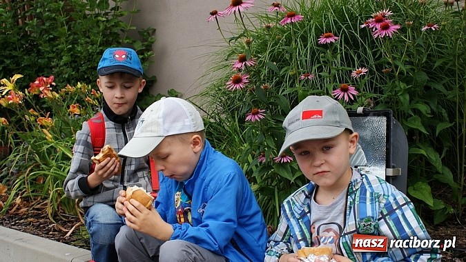 Zdjęcie w galerii na portalu naszraciborz.pl: Lato z Biblioteką. Wizyta w Dream Park w Ochabach wiadomości z regionu