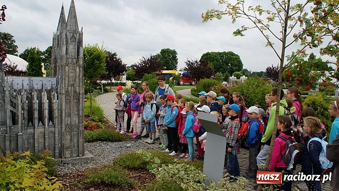 Zdjęcie w galerii na portalu naszraciborz.pl: Lato z Biblioteką. Wizyta w Dream Park w Ochabach wiadomości z regionu