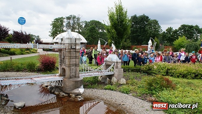 Zdjęcie w galerii na portalu naszraciborz.pl: Lato z Biblioteką. Wizyta w Dream Park w Ochabach wiadomości z regionu