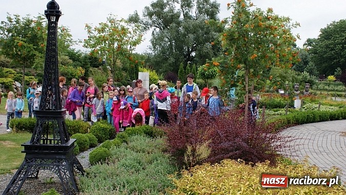 Zdjęcie w galerii na portalu naszraciborz.pl: Lato z Biblioteką. Wizyta w Dream Park w Ochabach wiadomości z regionu