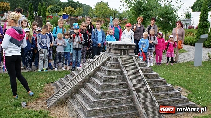 Zdjęcie w galerii na portalu naszraciborz.pl: Lato z Biblioteką. Wizyta w Dream Park w Ochabach wiadomości z regionu