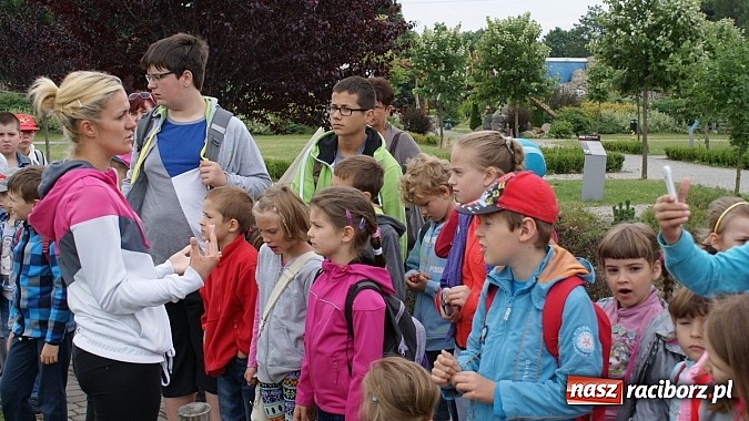 Zdjęcie w galerii na portalu naszraciborz.pl: Lato z Biblioteką. Wizyta w Dream Park w Ochabach wiadomości z regionu