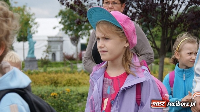 Zdjęcie w galerii na portalu naszraciborz.pl: Lato z Biblioteką. Wizyta w Dream Park w Ochabach wiadomości z regionu
