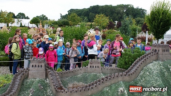Zdjęcie w galerii na portalu naszraciborz.pl: Lato z Biblioteką. Wizyta w Dream Park w Ochabach wiadomości z regionu