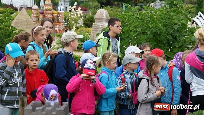 Zdjęcie w galerii na portalu naszraciborz.pl: Lato z Biblioteką. Wizyta w Dream Park w Ochabach wiadomości z regionu