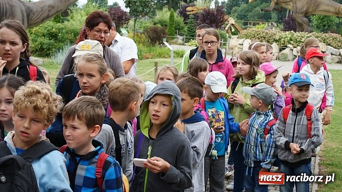 Zdjęcie w galerii na portalu naszraciborz.pl: Lato z Biblioteką. Wizyta w Dream Park w Ochabach wiadomości z regionu