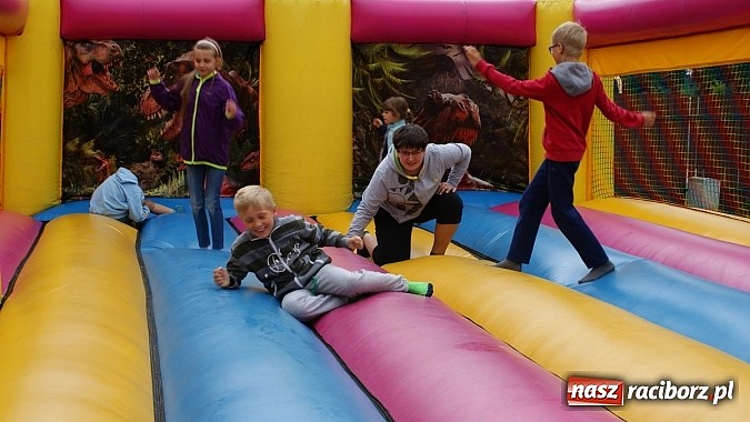 Zdjęcie w galerii na portalu naszraciborz.pl: Lato z Biblioteką. Wizyta w Dream Park w Ochabach wiadomości z regionu