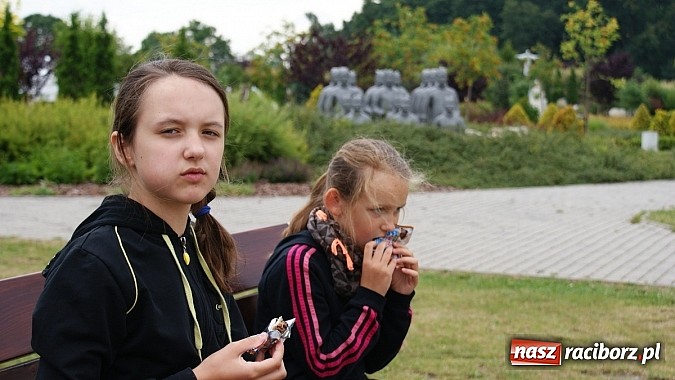 Zdjęcie w galerii na portalu naszraciborz.pl: Lato z Biblioteką. Wizyta w Dream Park w Ochabach wiadomości z regionu