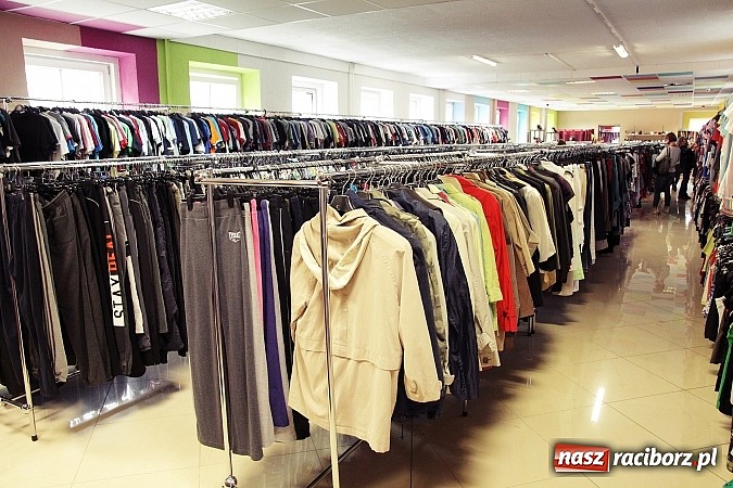 Zdjęcie w galerii na portalu naszraciborz.pl: Mała Brytania już w Raciborzu! Przyjdź i zadbaj o zawartość swojej szafy! wiadomości z regionu