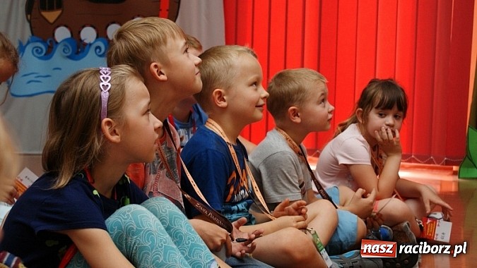 Zdjęcie w galerii na portalu naszraciborz.pl: Na radiowej fali w raciborskiej bibliotece wiadomości z regionu