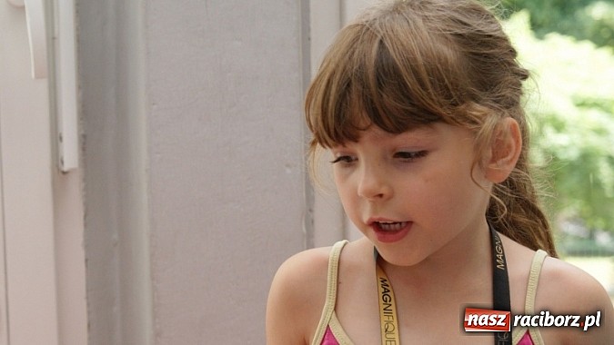 Zdjęcie w galerii na portalu naszraciborz.pl: Na radiowej fali w raciborskiej bibliotece wiadomości z regionu