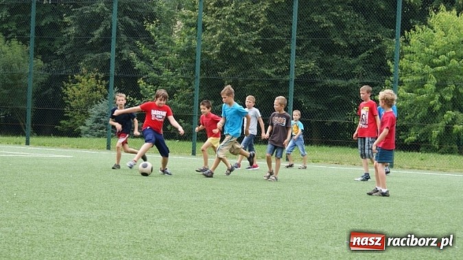 Zdjęcie w galerii na portalu naszraciborz.pl: Na radiowej fali w raciborskiej bibliotece wiadomości z regionu