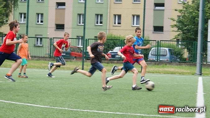 Zdjęcie w galerii na portalu naszraciborz.pl: Na radiowej fali w raciborskiej bibliotece wiadomości z regionu