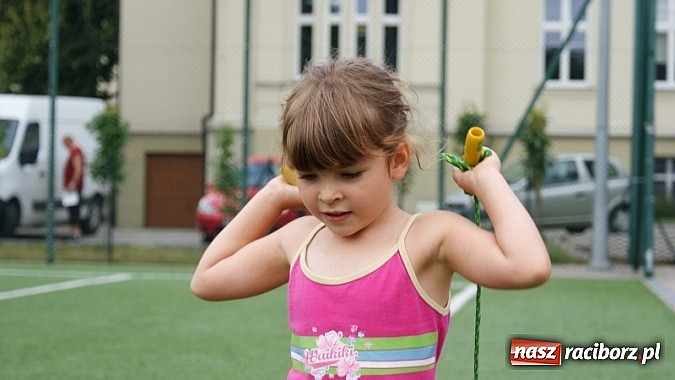 Zdjęcie w galerii na portalu naszraciborz.pl: Na radiowej fali w raciborskiej bibliotece wiadomości z regionu