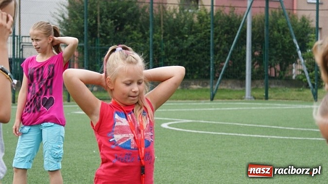 Zdjęcie w galerii na portalu naszraciborz.pl: Na radiowej fali w raciborskiej bibliotece wiadomości z regionu