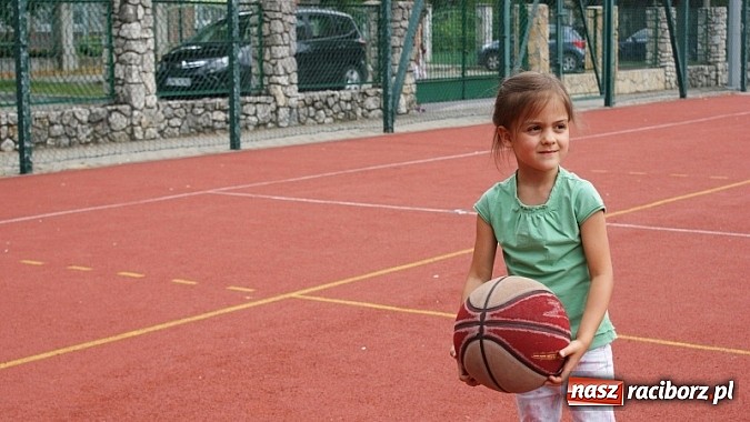 Zdjęcie w galerii na portalu naszraciborz.pl: Na radiowej fali w raciborskiej bibliotece wiadomości z regionu