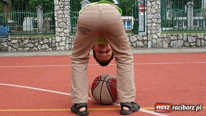 Zdjęcie w galerii na portalu naszraciborz.pl: Na radiowej fali w raciborskiej bibliotece wiadomości z regionu