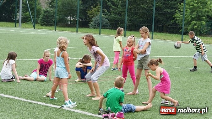 Zdjęcie w galerii na portalu naszraciborz.pl: Na radiowej fali w raciborskiej bibliotece wiadomości z regionu