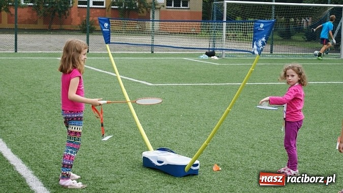 Zdjęcie w galerii na portalu naszraciborz.pl: Na radiowej fali w raciborskiej bibliotece wiadomości z regionu