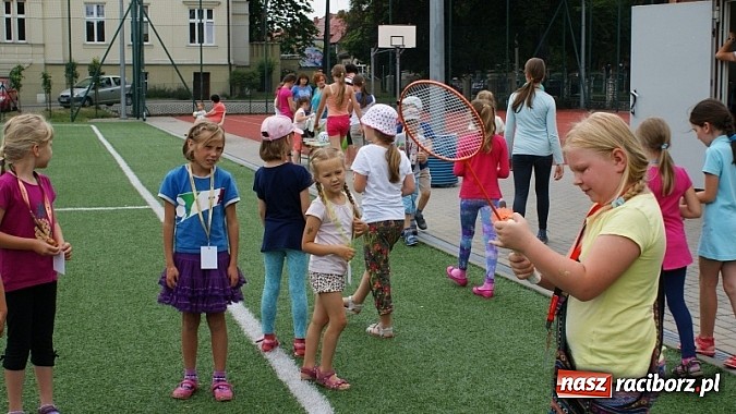 Zdjęcie w galerii na portalu naszraciborz.pl: Na radiowej fali w raciborskiej bibliotece wiadomości z regionu