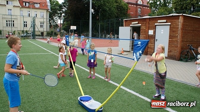 Zdjęcie w galerii na portalu naszraciborz.pl: Na radiowej fali w raciborskiej bibliotece wiadomości z regionu