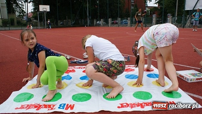 Zdjęcie w galerii na portalu naszraciborz.pl: Na radiowej fali w raciborskiej bibliotece wiadomości z regionu