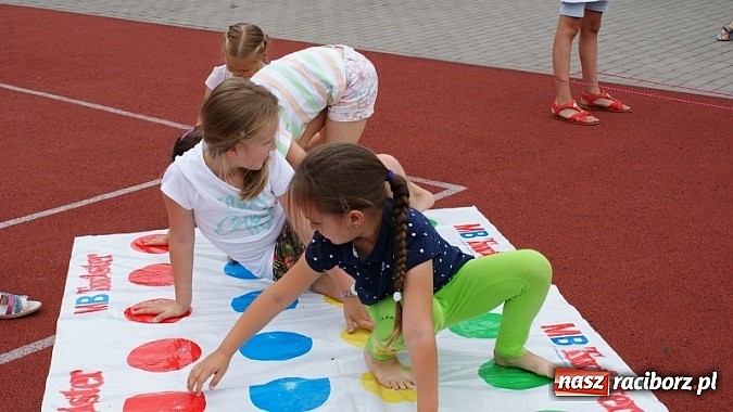 Zdjęcie w galerii na portalu naszraciborz.pl: Na radiowej fali w raciborskiej bibliotece wiadomości z regionu