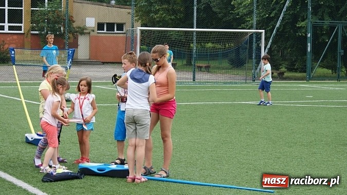 Zdjęcie w galerii na portalu naszraciborz.pl: Na radiowej fali w raciborskiej bibliotece wiadomości z regionu