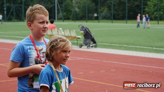 Zdjęcie w galerii na portalu naszraciborz.pl: Na radiowej fali w raciborskiej bibliotece wiadomości z regionu