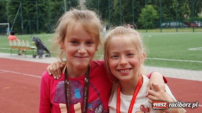 Zdjęcie w galerii na portalu naszraciborz.pl: Na radiowej fali w raciborskiej bibliotece wiadomości z regionu