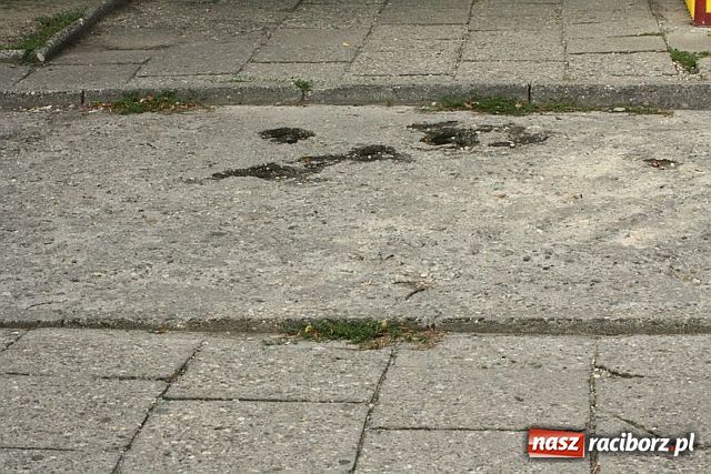 Zdjęcie w galerii na portalu naszraciborz.pl: Katowicka - siąść i płakać wiadomości z regionu