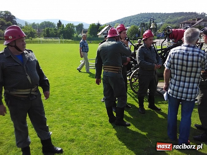 Zdjęcie w galerii na portalu naszraciborz.pl: Strażacy z naszego regionu pojechali na zawody sikawek konnych w Beskidy wiadomości z regionu