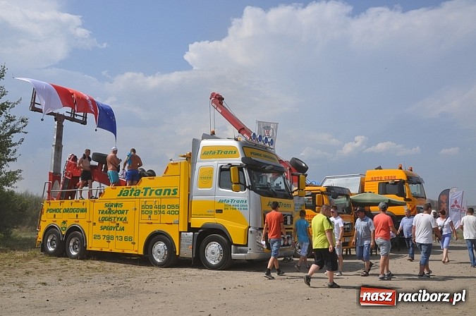 Zdjęcie w galerii na portalu naszraciborz.pl: Mimo pogody w kratkę kilkadziesiąt tysięcy fanów na zlocie Master Truck 2015 wiadomości z regionu