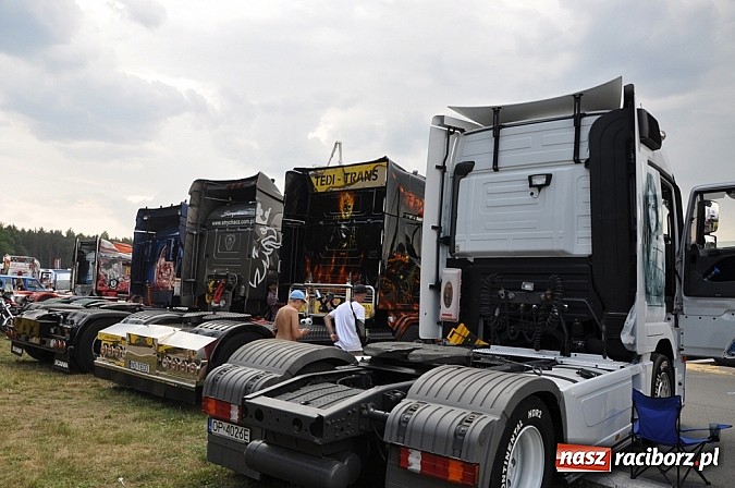 Zdjęcie w galerii na portalu naszraciborz.pl: Mimo pogody w kratkę kilkadziesiąt tysięcy fanów na zlocie Master Truck 2015 wiadomości z regionu