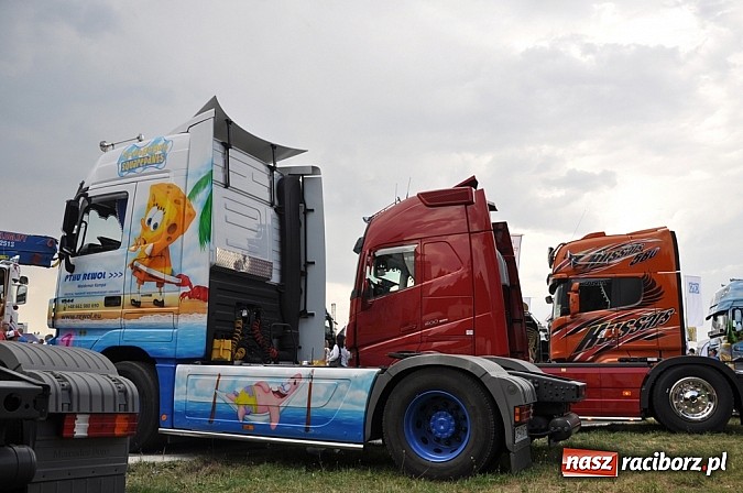 Zdjęcie w galerii na portalu naszraciborz.pl: Mimo pogody w kratkę kilkadziesiąt tysięcy fanów na zlocie Master Truck 2015 wiadomości z regionu