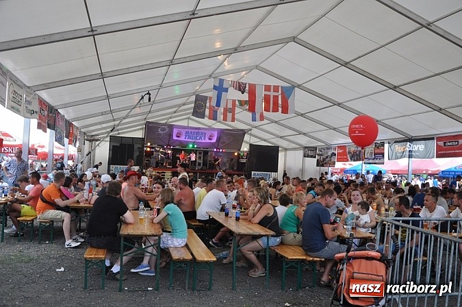 Zdjęcie w galerii na portalu naszraciborz.pl: Mimo pogody w kratkę kilkadziesiąt tysięcy fanów na zlocie Master Truck 2015 wiadomości z regionu