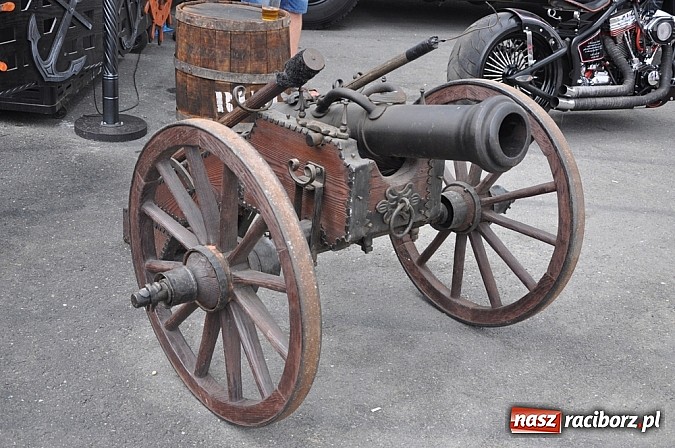 Zdjęcie w galerii na portalu naszraciborz.pl: Mimo pogody w kratkę kilkadziesiąt tysięcy fanów na zlocie Master Truck 2015 wiadomości z regionu