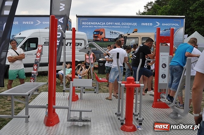 Zdjęcie w galerii na portalu naszraciborz.pl: Mimo pogody w kratkę kilkadziesiąt tysięcy fanów na zlocie Master Truck 2015 wiadomości z regionu